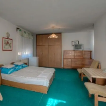 Retro Nadas Vendeghaz 3* Balatonlelle