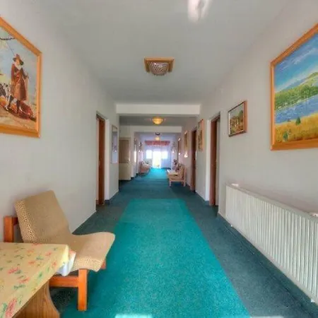 Retro Nadas Vendeghaz Nocleg ze śniadaniem 3*