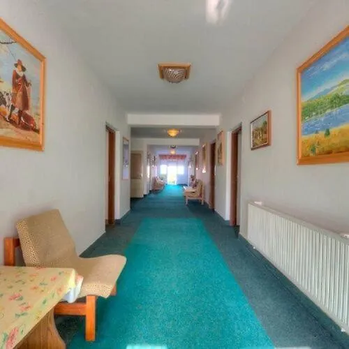 Retro Nadas Vendeghaz Bed and breakfast 3*